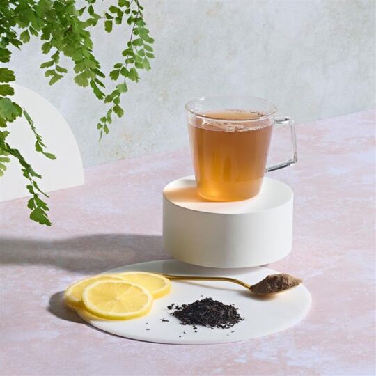 Bebida instantánea de extracto de té con plantas aromáticas