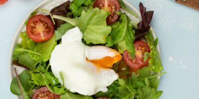 ensalada de lechuga tomate y huevo