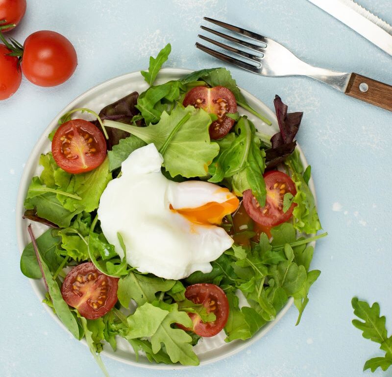 ensalada de lechuga tomate y huevo